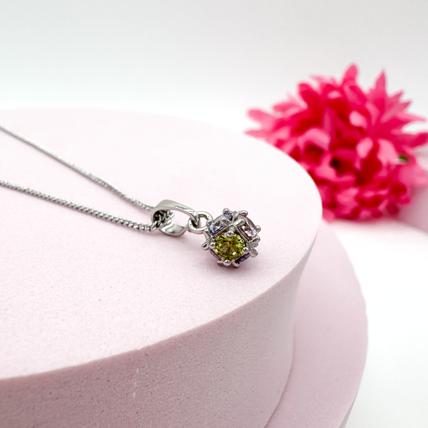 Prisma Aurora light Silber - minimalistische Kette Damen Kugel Anhänger