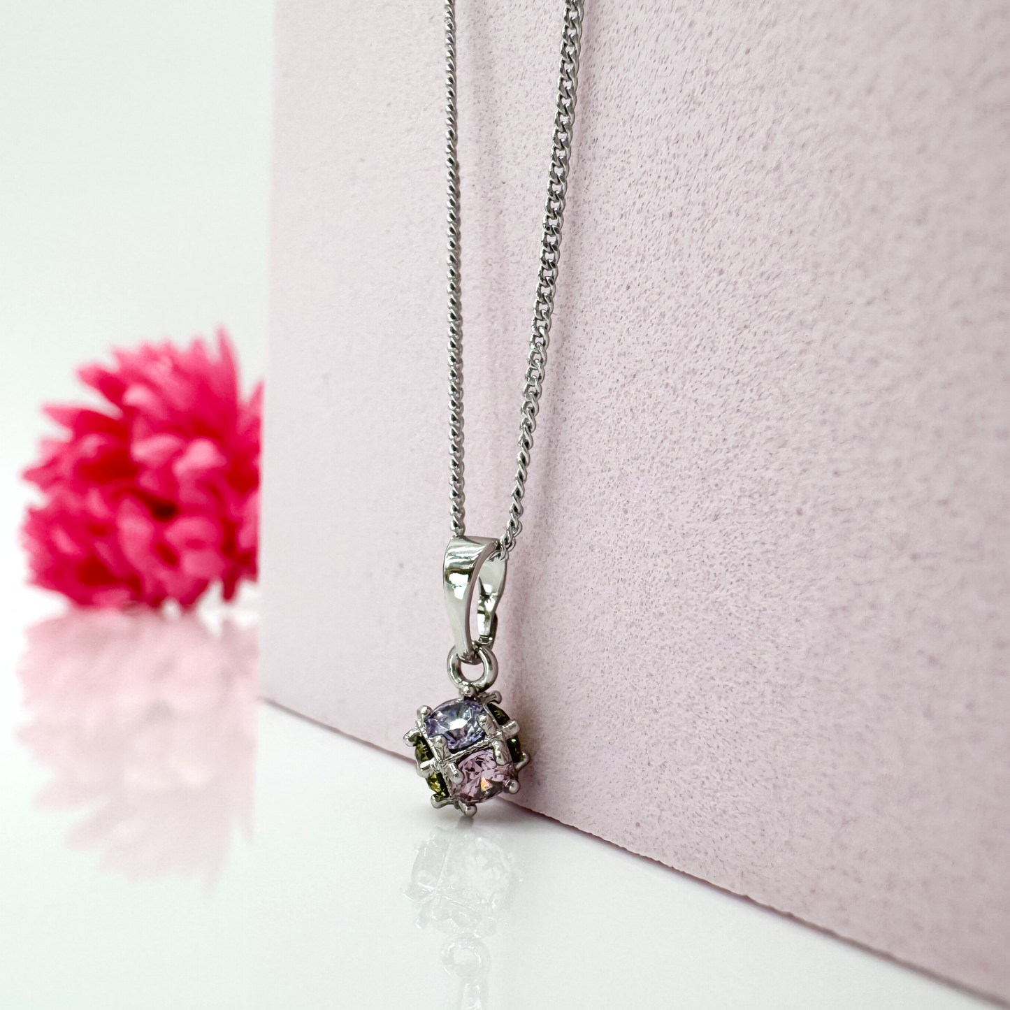 Prisma Aurora light Silber - minimalistische Kette Damen Kugel Anhänger